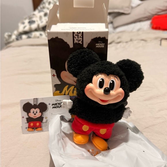 POP MART Accessories - Mickey Family Cute Together Keychain Series Figures (Mickey)